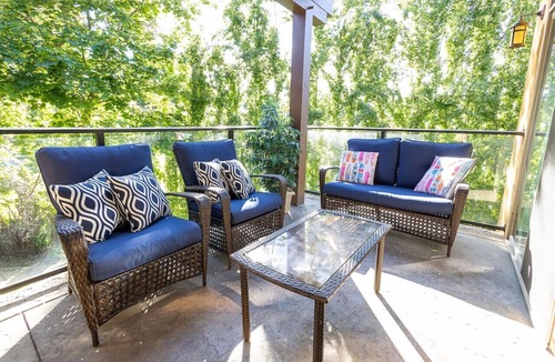 Westbank Condo | Relaxing two bedroom lake retreat