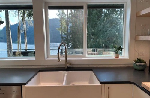 Youbou House | Relaxing Youbou lake house retreat w/hot tub + outdoor fire pit