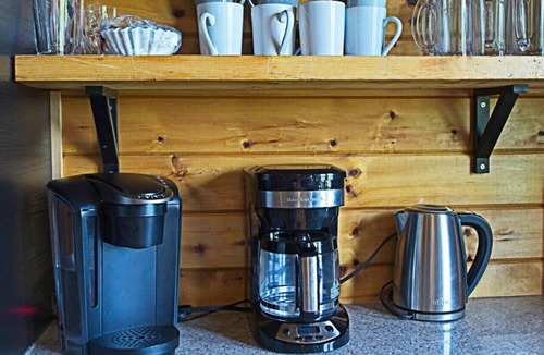 The Blue Mountains Ski Chalet | Renovated 6 Bedroom Chalet Hot-Tub/Near Village