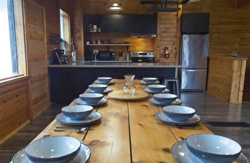 The Blue Mountains Ski Chalet | Renovated 6 Bedroom Chalet Hot-Tub/Near Village