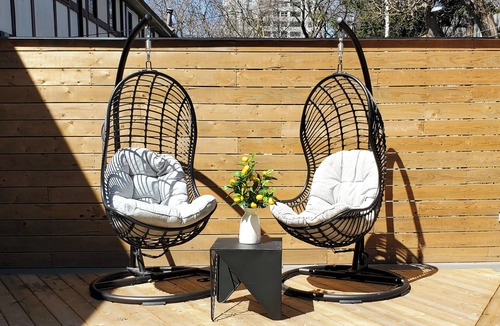 Swansea Apartment | Renovated Guest Suite Near The Lake & High Park!