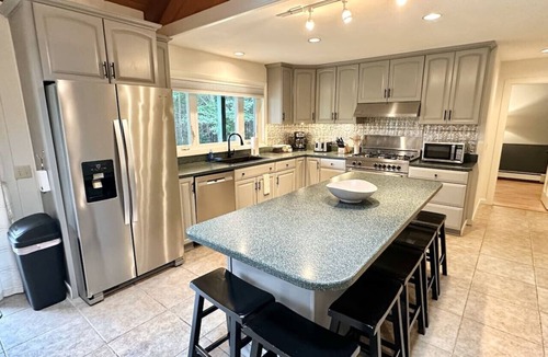 Southwest Harbor House | Renovated Large House Sleeps 21 [Tranquil Retreat]