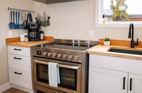 Historic Downtown Fernie House | Renovated Suite with Full Kitchen, Pets Welcome