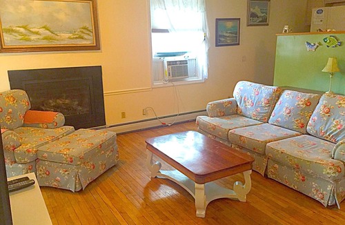 Ocean Park House | Renting fall, winter weekends. Oct-end of May available for college students.