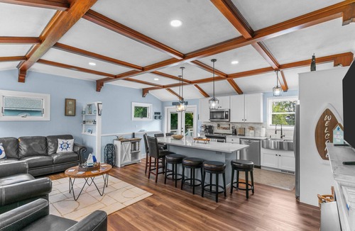 Narragansett Pier House | Reserve Fall 2026! Beach House in the Pier W/POOL, short walk to the beach!
