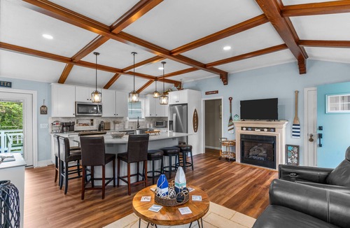 Narragansett Pier House | Reserve Fall 2026! Beach House in the Pier W/POOL, short walk to the beach!