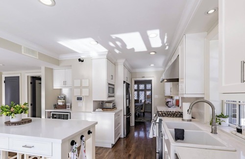 Lytton Park House | Resort Style Living in Lawrence Park