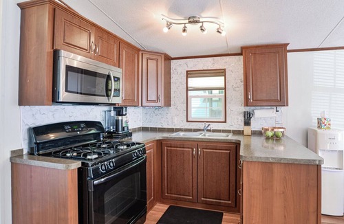 Washago Cabin | Resort Getaway - Muskoka (Severn Bridge)- Sleeps 6