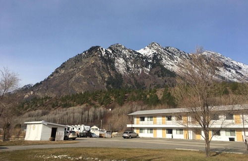 Lillooet Hotel | Retasket Lodge & RV Park