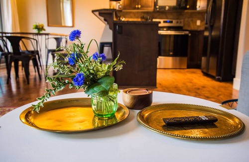 Radium Hot Springs Apartment | Rewind Radium | Groundfloor Getaway| 2 Patios | Jacuzzi Soaker Tub | Family Ftrs