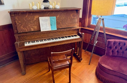 Chilliwack Proper Village West Hotel | Richca Heritage Hotel