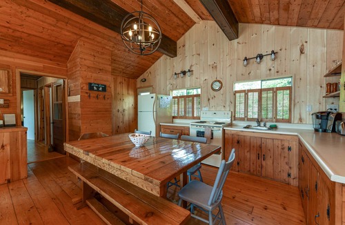 Portland Ski Chalet | Rideau Pines | Waterfront Cottage on Big Rideau Lake