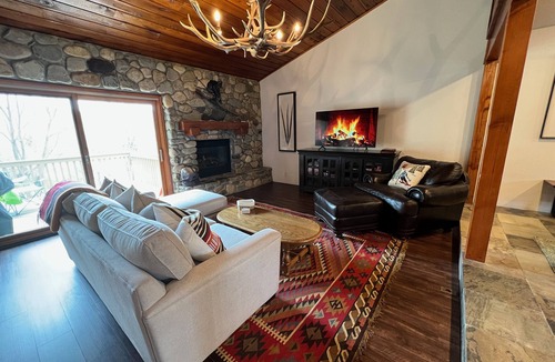 Elkhorn Village Condo | Ridge Condo - Modern Luxury Condo w/Resort Amenities