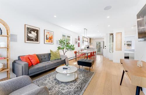 Knight House | Riley Park-Modern 4 Bedroom Home, Central location