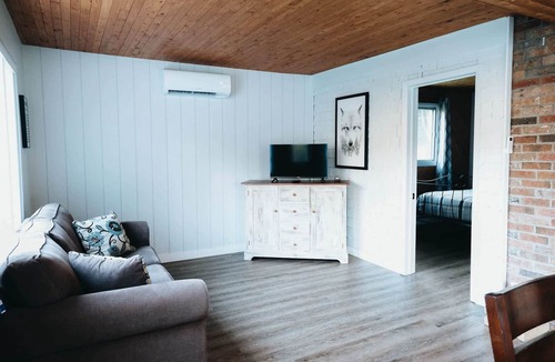 Frampton Ski Chalet | River & Miller Zoo | Louna-Nuage Shack