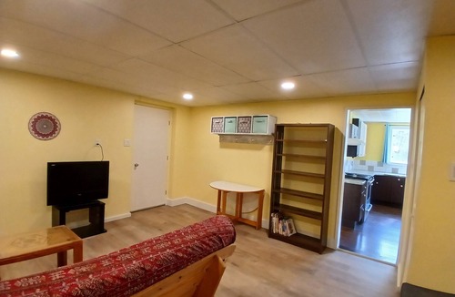 Winlaw Apartment | River Run Suite: A peaceful mountainside retreat for relaxation and family fun