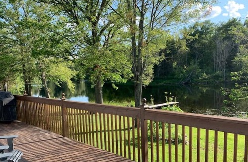 Ivanhoe Cottage | Riverfront Cottage Retreat
