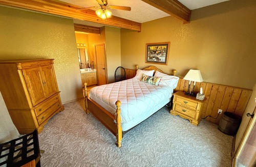White Bird Bed & Breakfast | Riverfront Lodge in White Bird, ID – 1BR w/Panoramic Views & Breakfast Unit 5