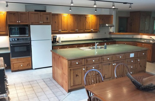 Bracebridge House | Riverfront Muskoka Retreat. 4 Bedroom Family Escape. Minutes to Bracebridge.
