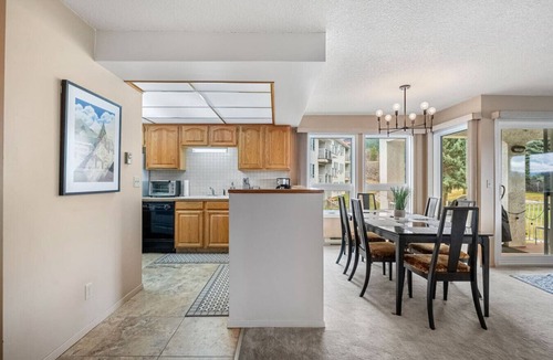 East Kootenay Apartment | Riverside Retreat | Hot Springs | Golf | Ground FL