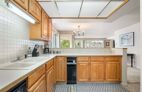 East Kootenay Apartment | Riverside Retreat | Hot Springs | Golf | Ground FL