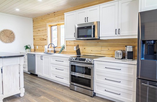 Trent Hills House | Riverside Cabin 5 Three season Riverside escape