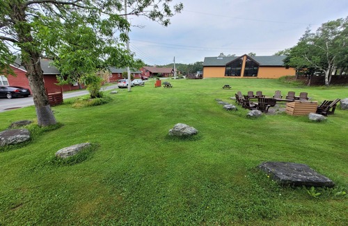Liscomb Cottage | Riverview Suite w/Queen or King Bed and Jacuzzi Tub