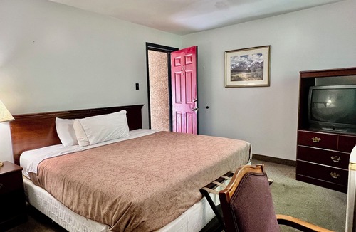 Renfrew Cabin | Rocky Mountain Lodge - Standard Room, 1 King Bed