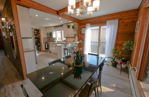 Chestermere Cottage | Romantic Lake Side Cottage 20 Minutes from Calgary