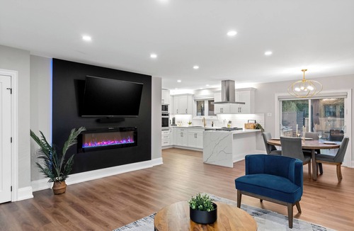 Niagara Falls House | Romantic Swim Spa Retreat Near Falls