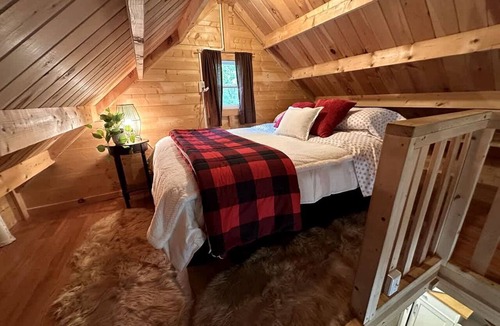 Stoneham Cabin | Romantic Treehouse with Forest Trails near White Mountain National Forest, Stoneham, Maine