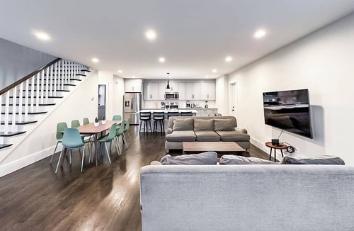 Neponset - Port Norfolk Apartment | Roof Deck 6Bedrooms, W/D, Parking, Baby Crib, Parking!