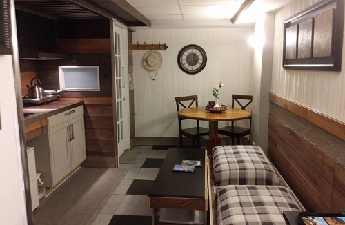Wexford House | Room-1 (in 2-Room Basement Suite)