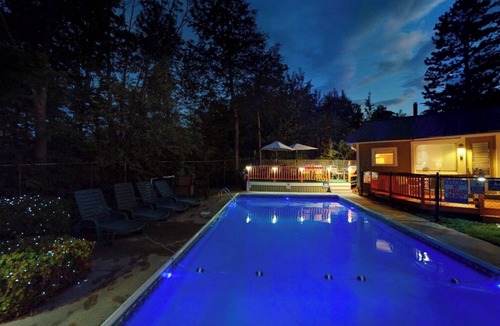 Weirs Beach House | Room 11 (3rd Floor Shared Bathroom)