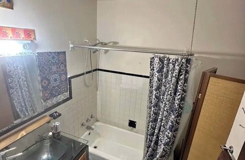 Plateau Mont Royal Condo | Room for rent in a unique home cinema apartment - Heart of Plateau Mont-Royal