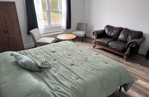 Membertou House | Room-red Farm Inn - Room 12