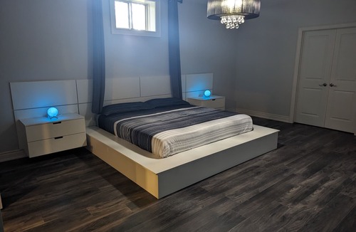 Grimsby House | Room Rental in Large Grimsby Home by the Lake