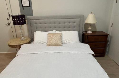Richmond City Centre Bed & Breakfast | Rose Garden Vacation Studio