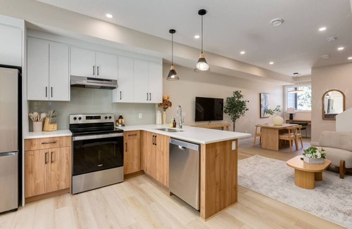 Southwest Calgary House | "Rosemary"3 Bdrm Townhome 10 mins to C-train & DT!