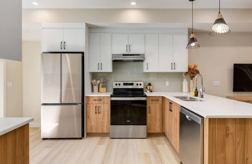 Southwest Calgary House | "Rosemary"3 Bdrm Townhome 10 mins to C-train & DT!