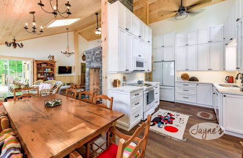 Minett Cottage | Rosseau Beachfront Cottage! Sunrises & Sunsets! Sleeps 15! MUST SEE!