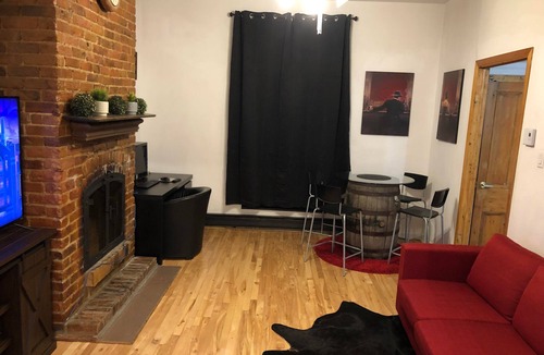 Quartier des Spectacles Apartment | Rustic 2 BDR appartment premium location