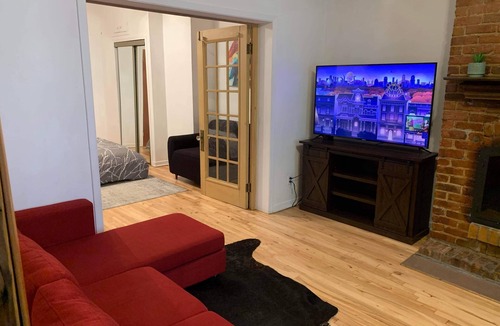 Quartier des Spectacles Apartment | Rustic 2 BDR appartment premium location