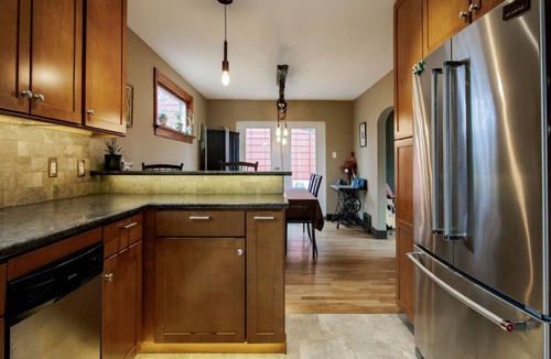Dartmouth House | Rustic Charm: Vintage Farm Retreat in Dartmouth