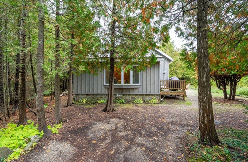 Miller Lake Cabin | Rustic cottage with water access