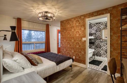 Lincoln Apartment | Rustic Elegant Stays in Niagara Benchlands