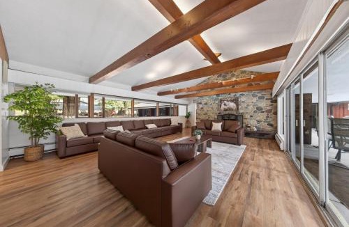 Langley House | Rustic Farm House with Pool , Hot Tub , Sauna - Events Allowed