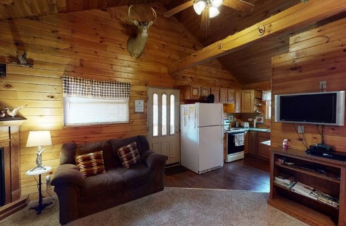 Nelsonville Cabin | Rustic Hawk's Nest Cabin Nestled in the Woods located near Hocking Hills