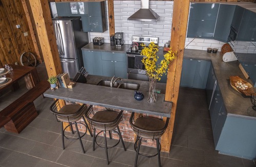 New Glasgow House | Rustic Luxury Retreat, near golf course, beaches & restaurants!