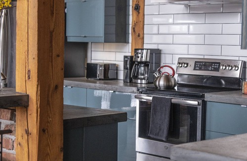 New Glasgow House | Rustic Luxury Retreat, near golf course, beaches & restaurants!